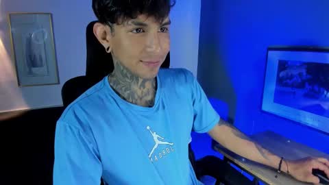 Snapshot of travistanner28 chatting on November 2025 03:08:02 AM TRAV - INDEPENDENT MODEL online show from November 2025 03:08:02 AM