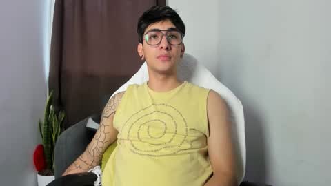 Snapshot of trebol_lynn chatting on December 2025 06:57:02 PM Trebol Lynn online show from December 2025 06:57:02 PM