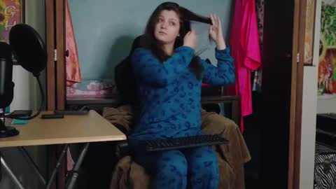 Snapshot of treejeanne chatting on September 2025 09:59:02 PM TreeJeanne online show from September 2025 09:59:02 PM