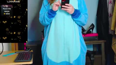 Snapshot of treejeanne chatting on November 2025 03:30:02 AM TreeJeanne online show from November 2025 03:30:02 AM