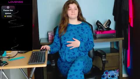 Snapshot of treejeanne chatting on November 2025 02:17:02 AM TreeJeanne online show from November 2025 02:17:02 AM