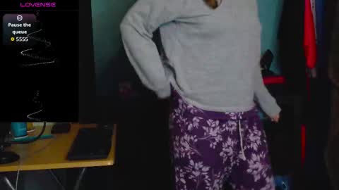 Snapshot of treejeanne chatting on November 2025 02:28:02 AM TreeJeanne online show from November 2025 02:28:02 AM