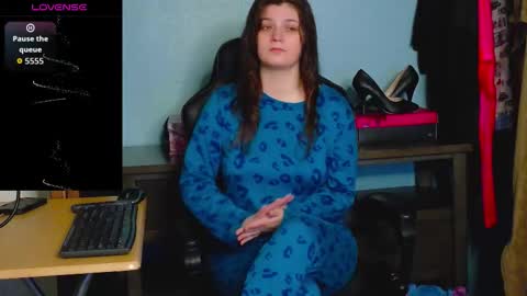 Snapshot of treejeanne chatting on November 2025 01:27:01 AM TreeJeanne online show from November 2025 01:27:01 AM