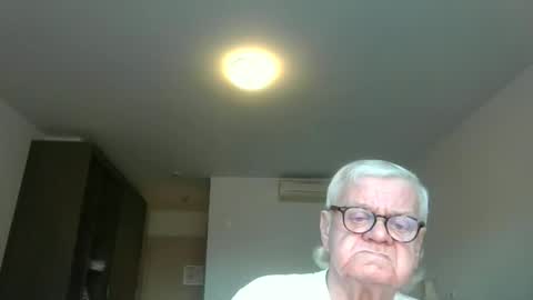 Snapshot of trekbeestje1 chatting on December 2025 08:40:02 AM trekbeestje online show from December 2025 08:40:02 AM