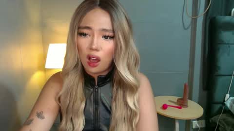 Snapshot of trexie_fucks15 chatting on November 2025 05:45:02 PM trexie_fucks15 online show from November 2025 05:45:02 PM