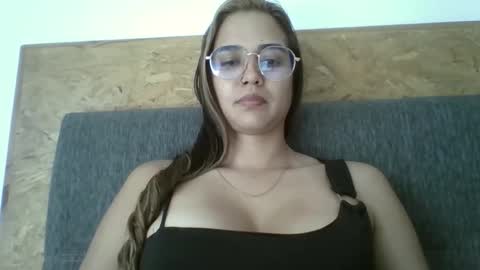triana_bell online show from December 2025 04:34:01 PM