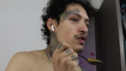 Snapshot of trieone chatting on October 2025 01:39:01 AM - trieone online show from October 2025 01:39:01 AM