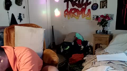 trillnonymau5 online show from December 2024 07:18:01 PM