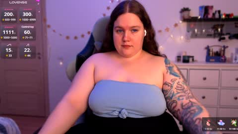 Snapshot of trinititi chatting on January 2025 04:45:01 PM Tina online show from January 2025 04:45:01 PM