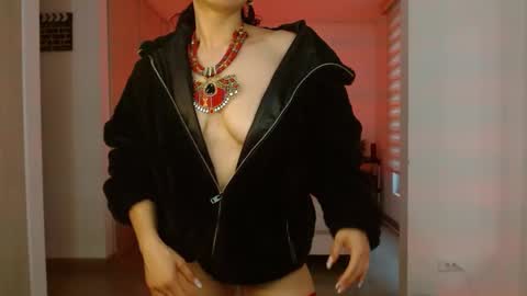 Snapshot of trinity_prestige chatting on January 2025 10:35:02 PM TRINITY online show from January 2025 10:35:02 PM