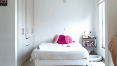 Snapshot of trinity_prestige chatting on October 2025 01:18:01 PM TRINITY online show from October 2025 01:18:01 PM