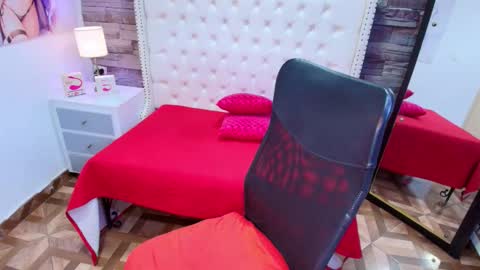 Snapshot of trinity_tsx chatting on November 2025 12:19:01 AM SOFIA online show from November 2025 12:19:01 AM