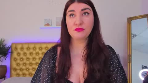 Mia online show from April 2026 05:52:01 AM