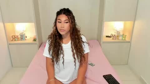 Snapshot of trishamoon chatting on September 2025 04:16:01 AM TRISHA online show from September 2025 04:16:01 AM