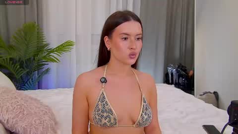 Snapshot of trishawinslet_ chatting on July 2026 06:04:01 PM Trisha online show from July 2026 06:04:01 PM