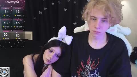 Snapshot of trolljlike chatting on February 2025 11:03:02 PM Kenny and Lora online show from February 2025 11:03:02 PM