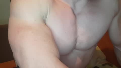 Snapshot of troncq chatting on January 2025 06:43:02 PM Troncq online show from January 2025 06:43:02 PM