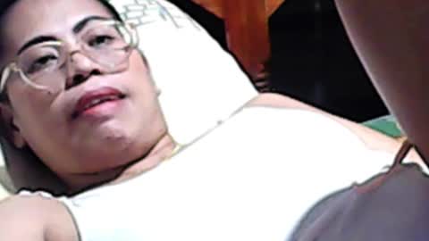 Snapshot of truefilipinabeauty chatting on October 2025 12:52:02 PM emily online show from October 2025 12:52:02 PM