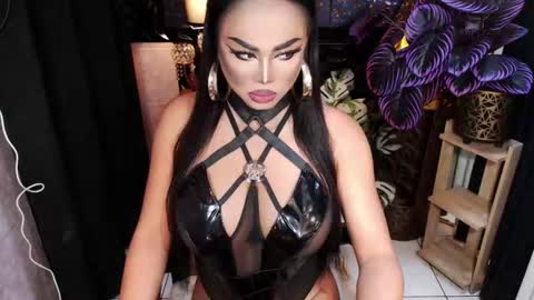 Snapshot of tsdarkdevon chatting on December 2025 04:54:01 AM tsdarkdevon online show from December 2025 04:54:01 AM