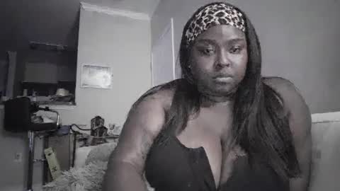 Snapshot of tsunamiiibee chatting on October 2025 08:17:02 PM tsunamiiibee online show from October 2025 08:17:02 PM