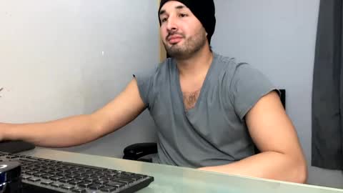 Snapshot of tuamante000 chatting on December 2024 05:04:02 AM Stimulation make me Cum in Public or in Pvt online show from December 2024 05:04:02 AM