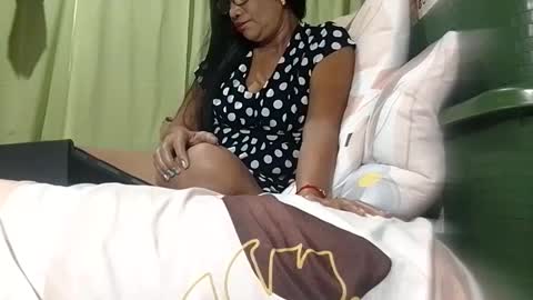 Mae online show from November 2025 10:09:01 PM