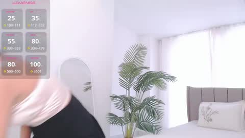 TumiLio online show from February 2025 02:05:02 PM