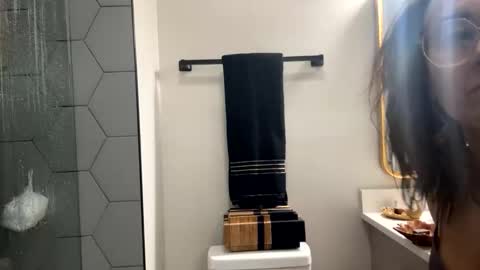 Tusekzee online show from December 2025 01:08:01 PM