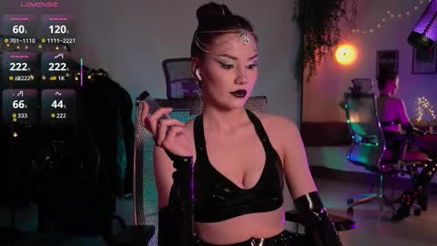 Miss Veth online show from December 2025 05:03:02 AM