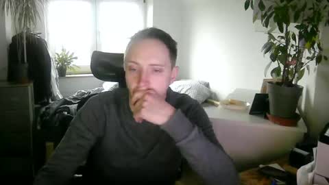 Snapshot of tw1ky9o chatting on December 2024 09:14:01 AM Tobi online show from December 2024 09:14:01 AM