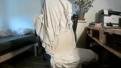 Snapshot of tw1ky9o chatting on January 2025 02:52:01 PM Tobi online show from January 2025 02:52:01 PM