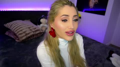 Snapshot of tweety_twist chatting on February 2025 01:04:01 AM MayCarrey online show from February 2025 01:04:01 AM