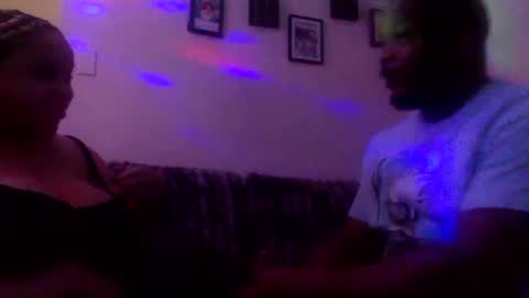 Snapshot of twinandlea chatting on October 2025 04:55:02 AM Twin and Lea online show from October 2025 04:55:02 AM