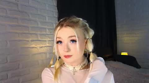 Snapshot of twinklefluff chatting on October 2025 04:05:02 PM twinklefluff online show from October 2025 04:05:02 PM