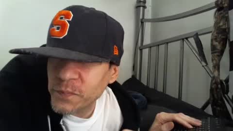 Snapshot of twistedvanilla chatting on December 2024 08:40:02 PM twistedvanilla online show from December 2024 08:40:02 PM