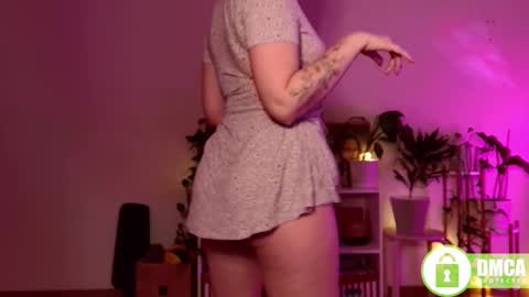 Snapshot of twix_girl chatting on February 2025 06:35:01 PM Stranger online show from February 2025 06:35:01 PM