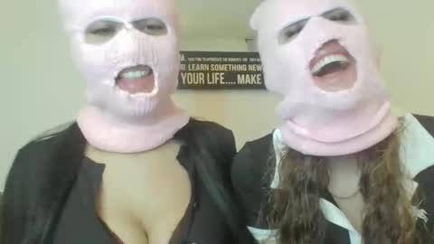 two girls one cam online show from March 2026 04:08:01 AM