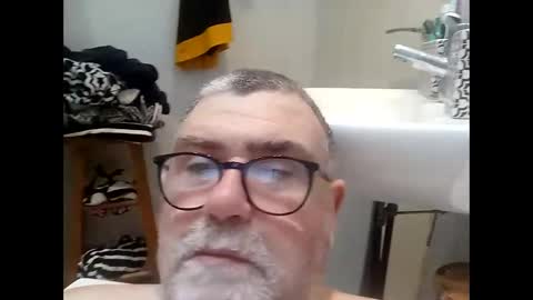 Snapshot of twohats2810 chatting on January 2026 07:37:02 PM twohats2810 online show from January 2026 07:37:02 PM