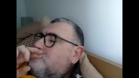 Snapshot of twohats2810 chatting on January 2026 02:33:01 PM twohats2810 online show from January 2026 02:33:01 PM