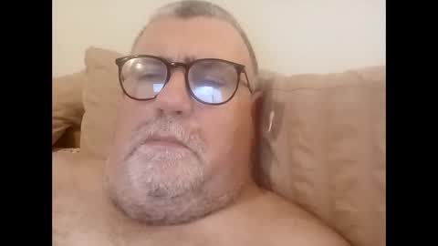 Snapshot of twohats2810 chatting on February 2026 05:22:02 PM twohats2810 online show from February 2026 05:22:02 PM
