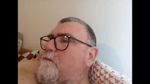 Snapshot of twohats2810 chatting on February 2026 02:25:01 PM twohats2810 online show from February 2026 02:25:01 PM