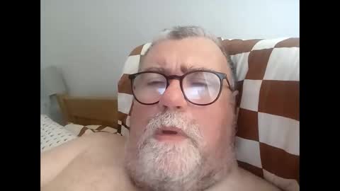 Snapshot of twohats2810 chatting on June 2026 10:42:02 AM twohats2810 online show from June 2026 10:42:02 AM