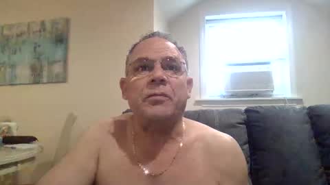 Twopeopleinlove online show from April 2026 12:31:01 PM