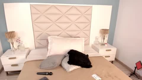 Twiggy online show from February 2026 08:24:02 PM