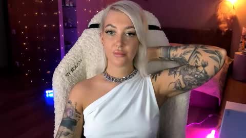 Miley online show from November 2025 03:12:01 PM