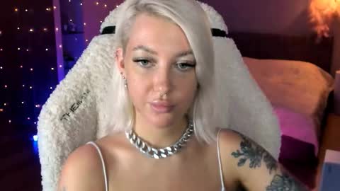 Miley online show from November 2025 02:05:01 PM