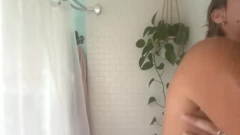 tylababyy online show from October 2025 04:11:01 PM