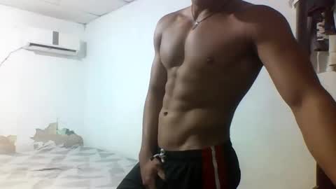 Snapshot of tyler_gold823 chatting on February 2025 01:51:02 PM Tyler online show from February 2025 01:51:02 PM