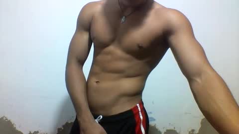 Snapshot of tyler_gold823 chatting on February 2025 01:06:01 PM Tyler online show from February 2025 01:06:01 PM