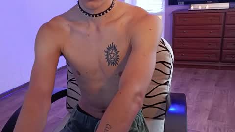 Snapshot of tyler_hack chatting on October 2025 11:20:02 AM Tyler and Chris online show from October 2025 11:20:02 AM